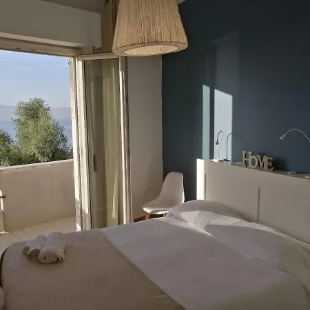 Vista Sullo Stretto Apartment *